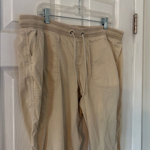 Sonoma Khaki Capri Pants Women’s Plus Size 16 - Picture 2 of 4